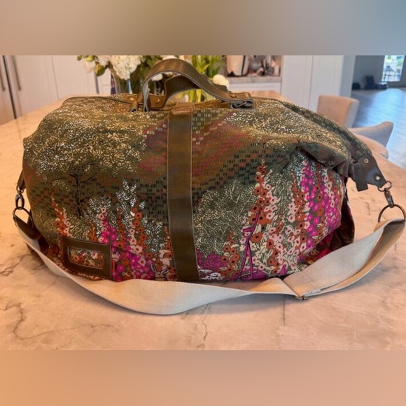 Parcel Handbags - Parcel London Large Canvas Travel Bag Women’s Gardencore Print Adjustable Strap